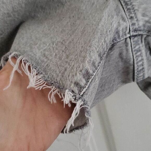 Universal Thread Grey Midi Shorts with Vintage Stretch - Picture 6 of 12